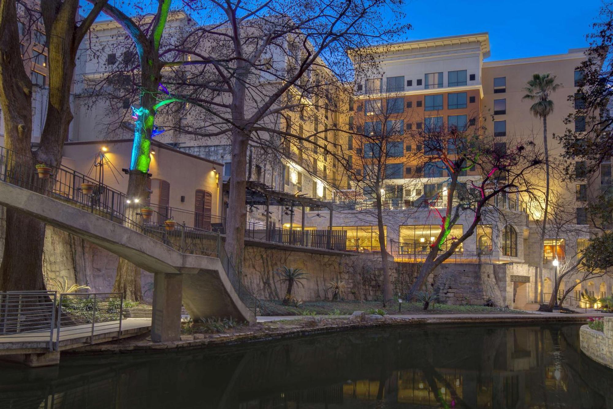 Hotel Hampton & Riverwalk