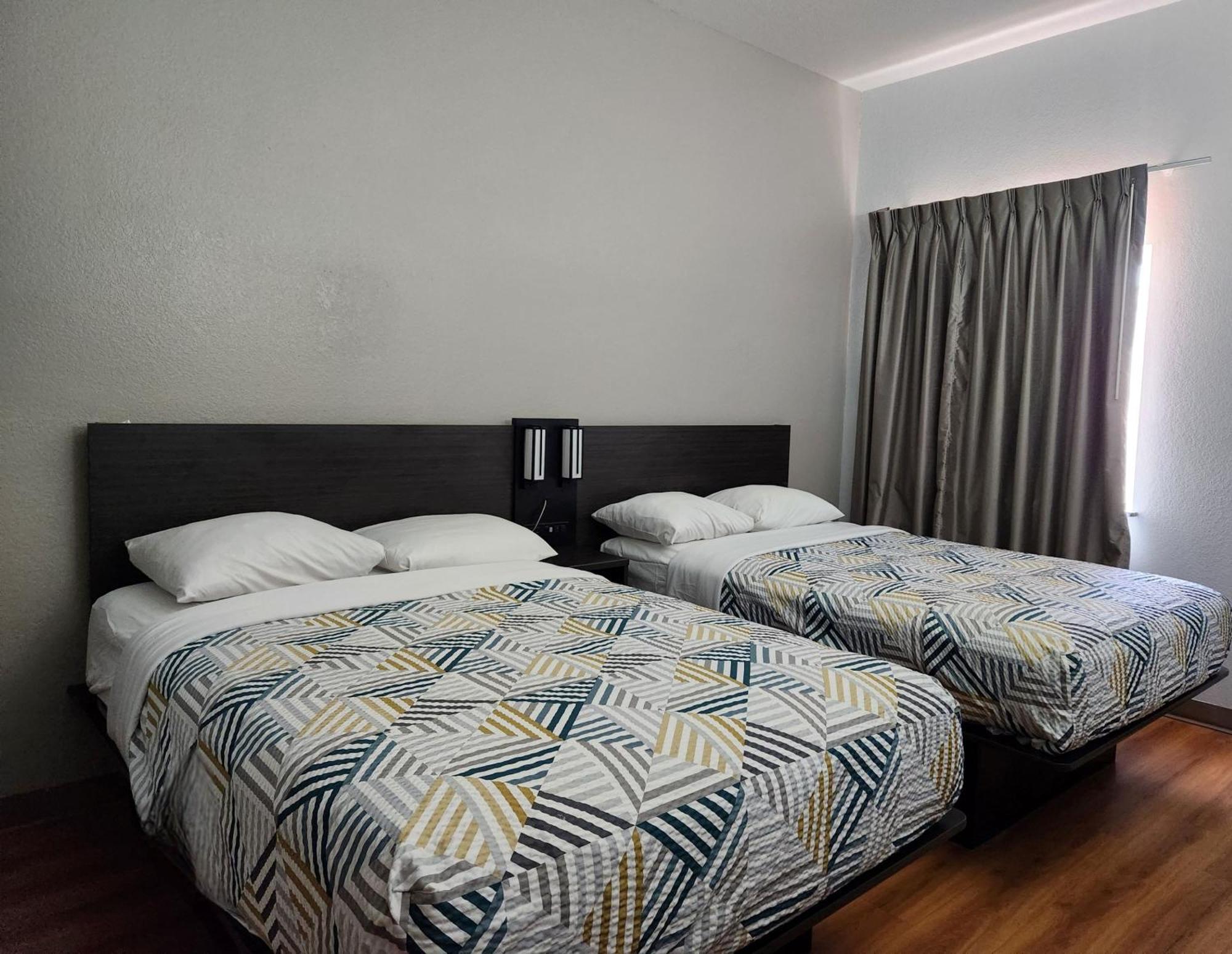 Hotel Baymont By Wyndham Airport 2*