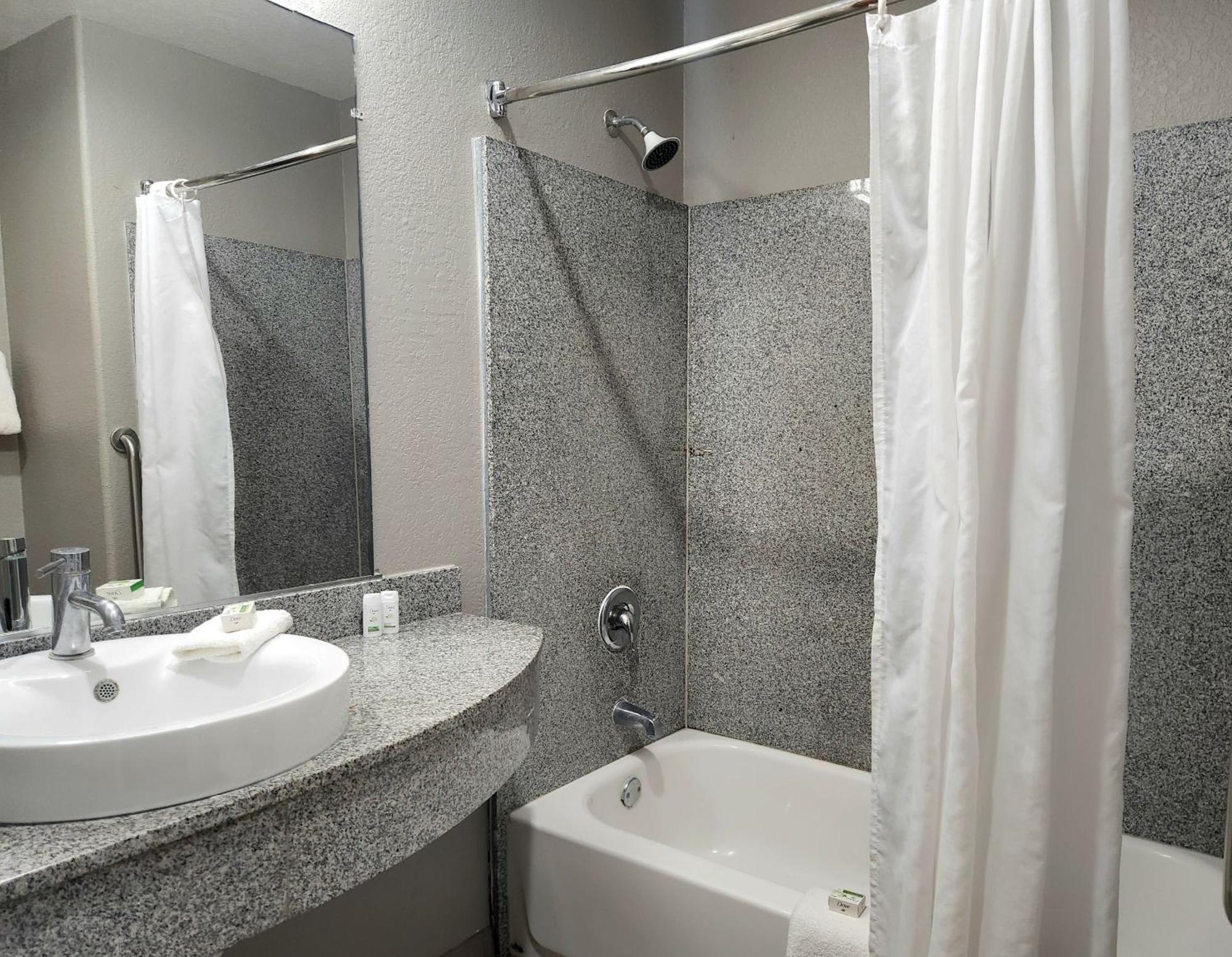 Baymont By Wyndham Airport