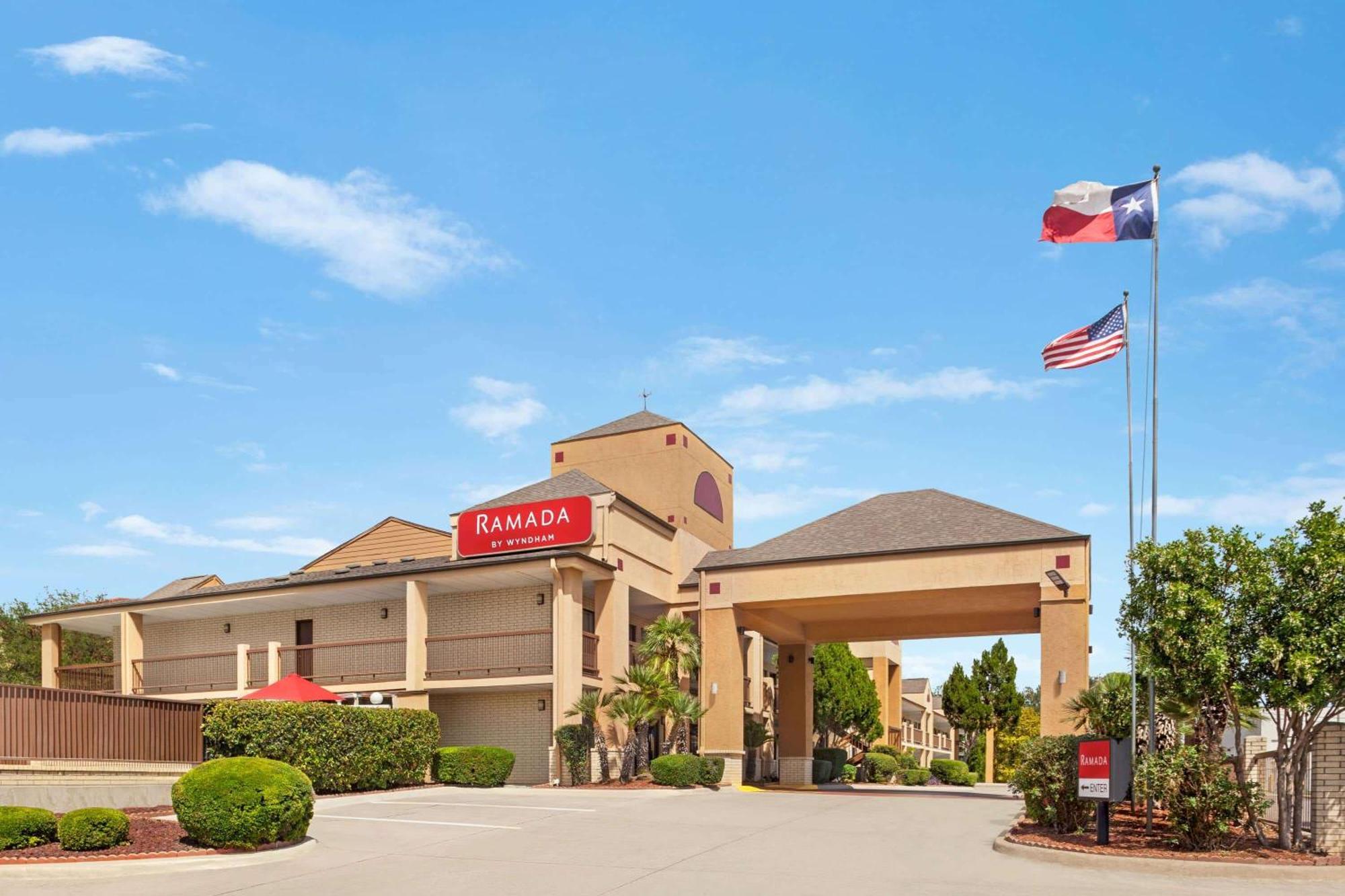 Ramada By Wyndham Near Seaworld - Lackland Afb Hotel