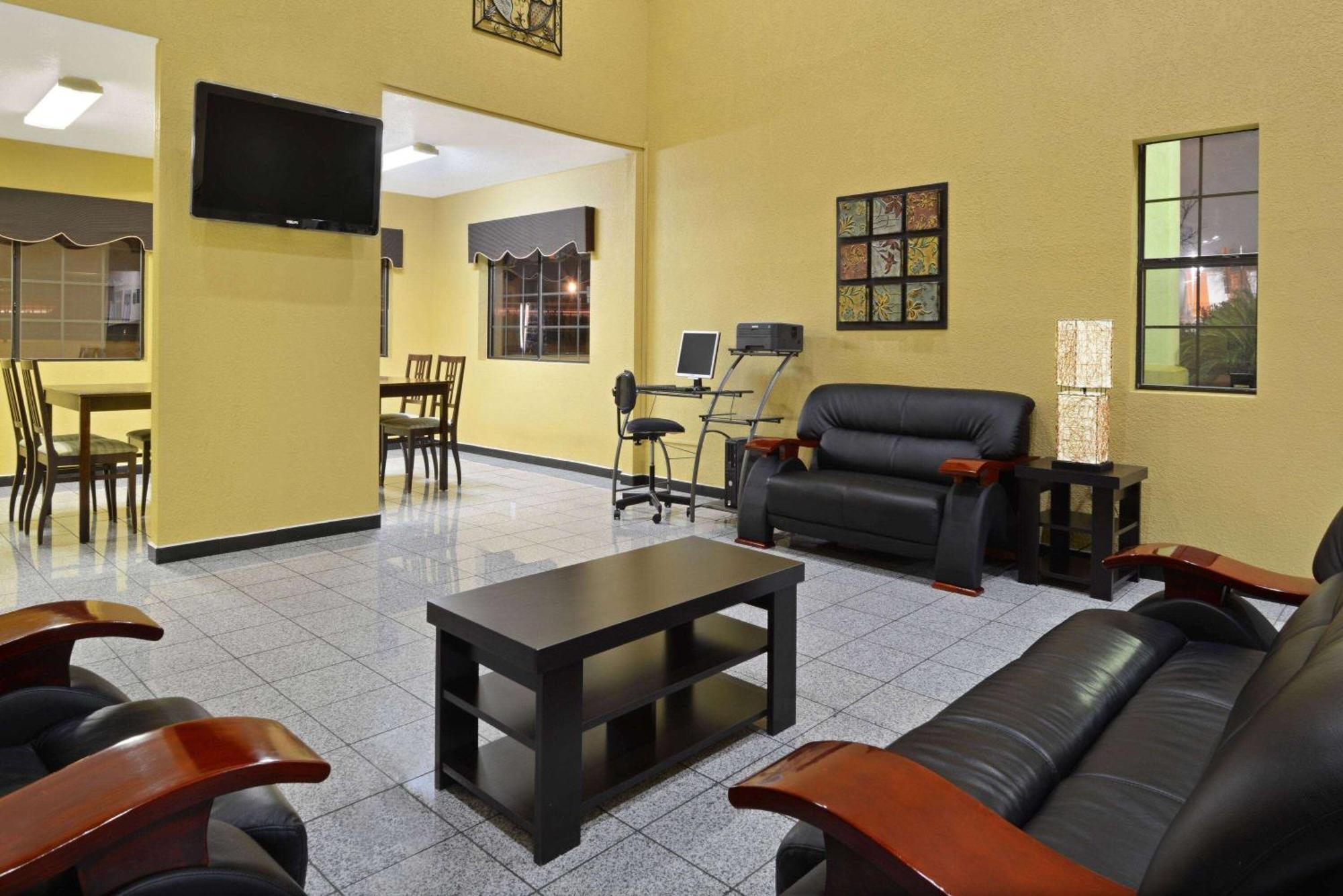 Super 8 By Wyndham San Antonio/riverwalk Area 2* San Antonio