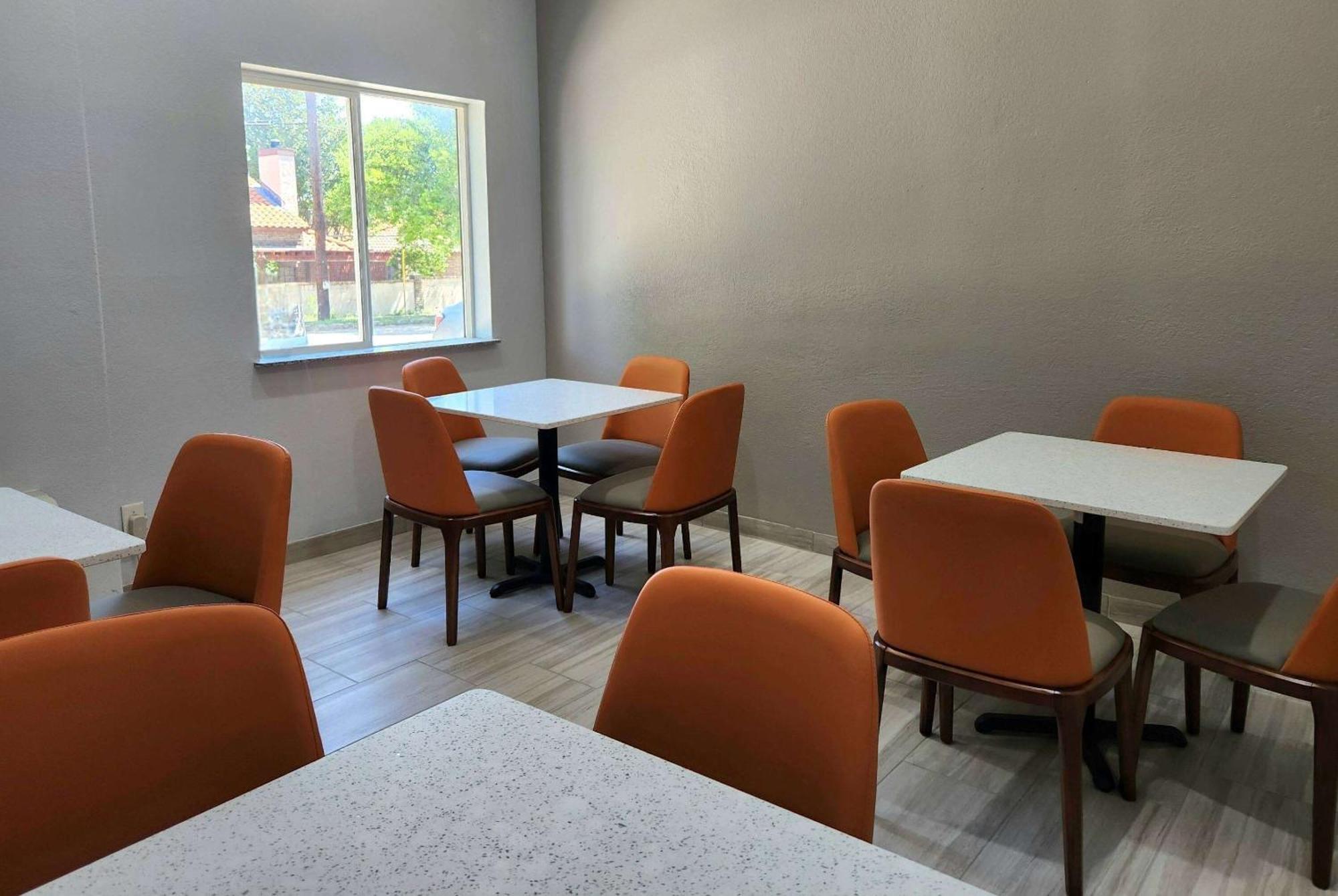 Baymont By Wyndham Airport Hotel San Antonio