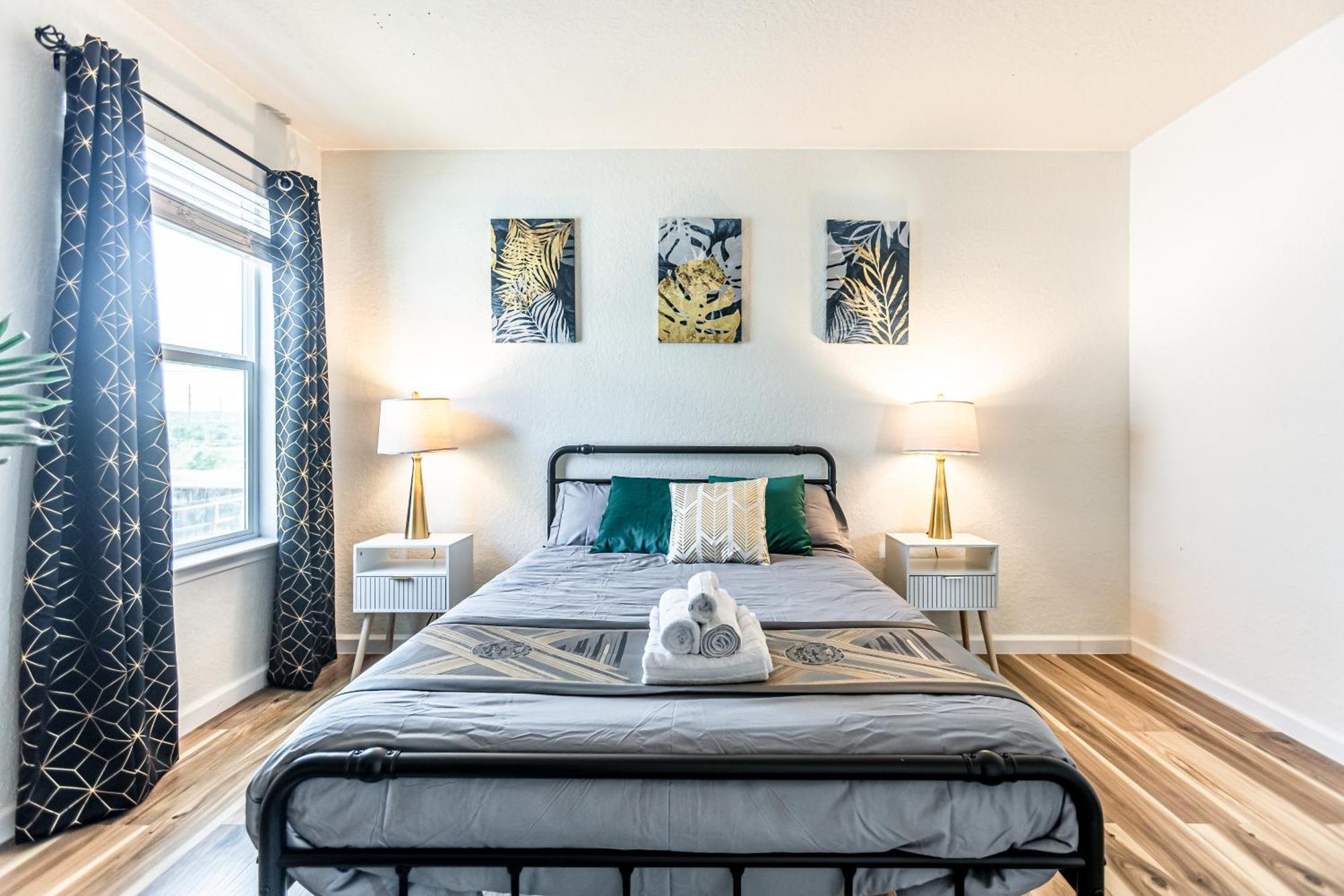 3240 Elegance Meets Luxury 6 Bedroom Lackland Base *
