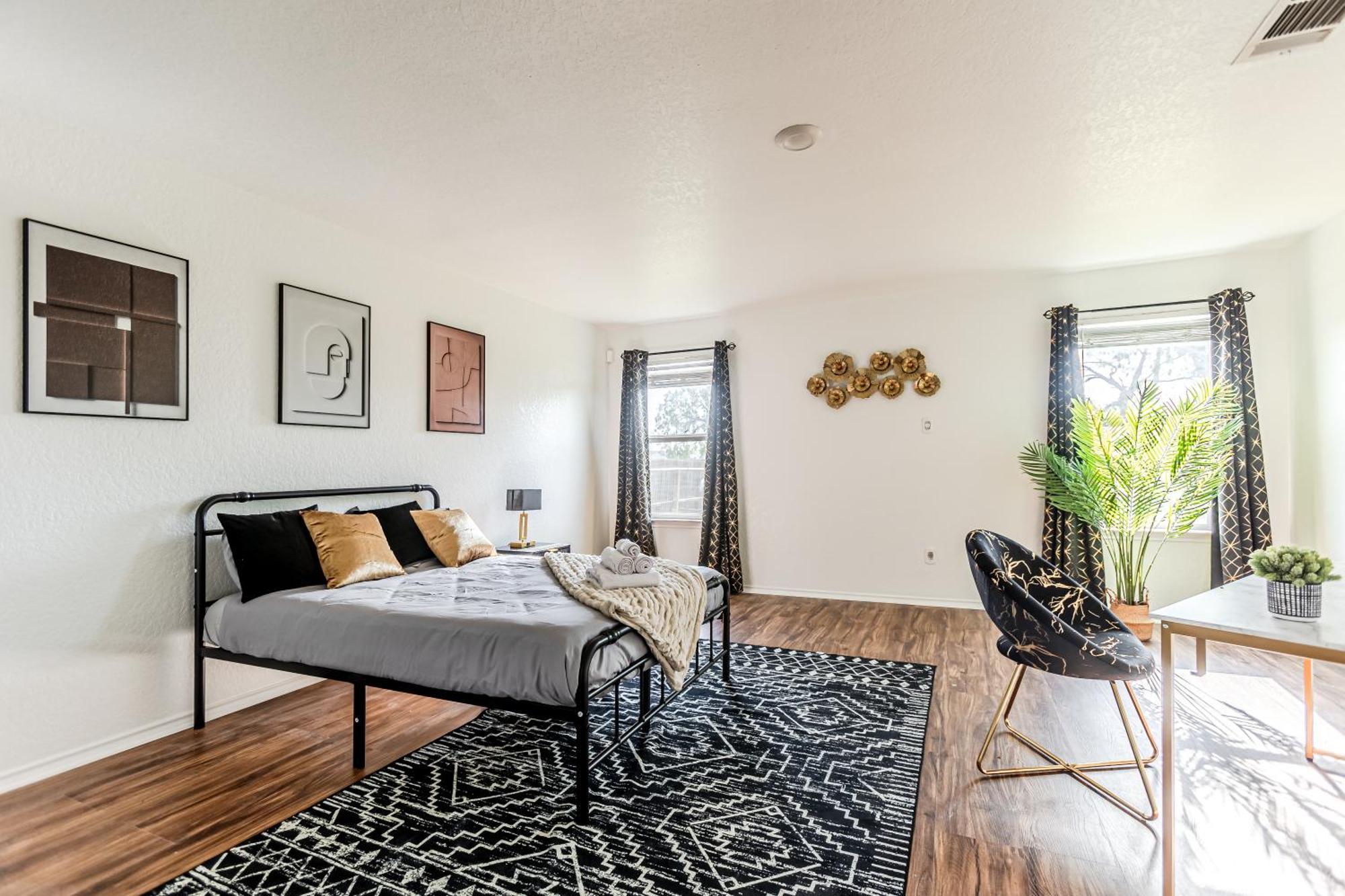 Holiday home 3240 Elegance Meets Luxury 6 Bedroom Lackland Base