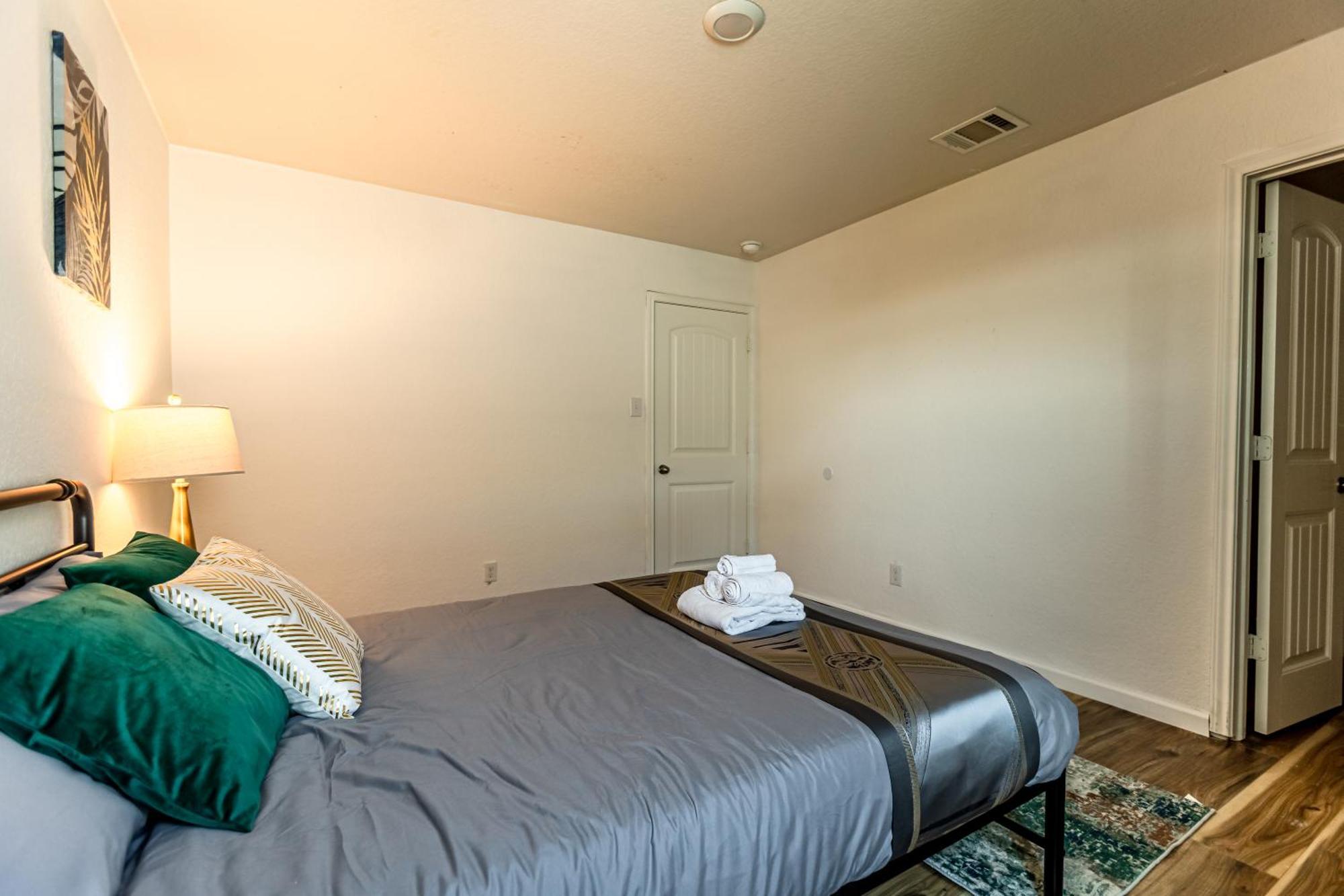 Holiday home 3240 Elegance Meets Luxury 6 Bedroom Lackland Base *