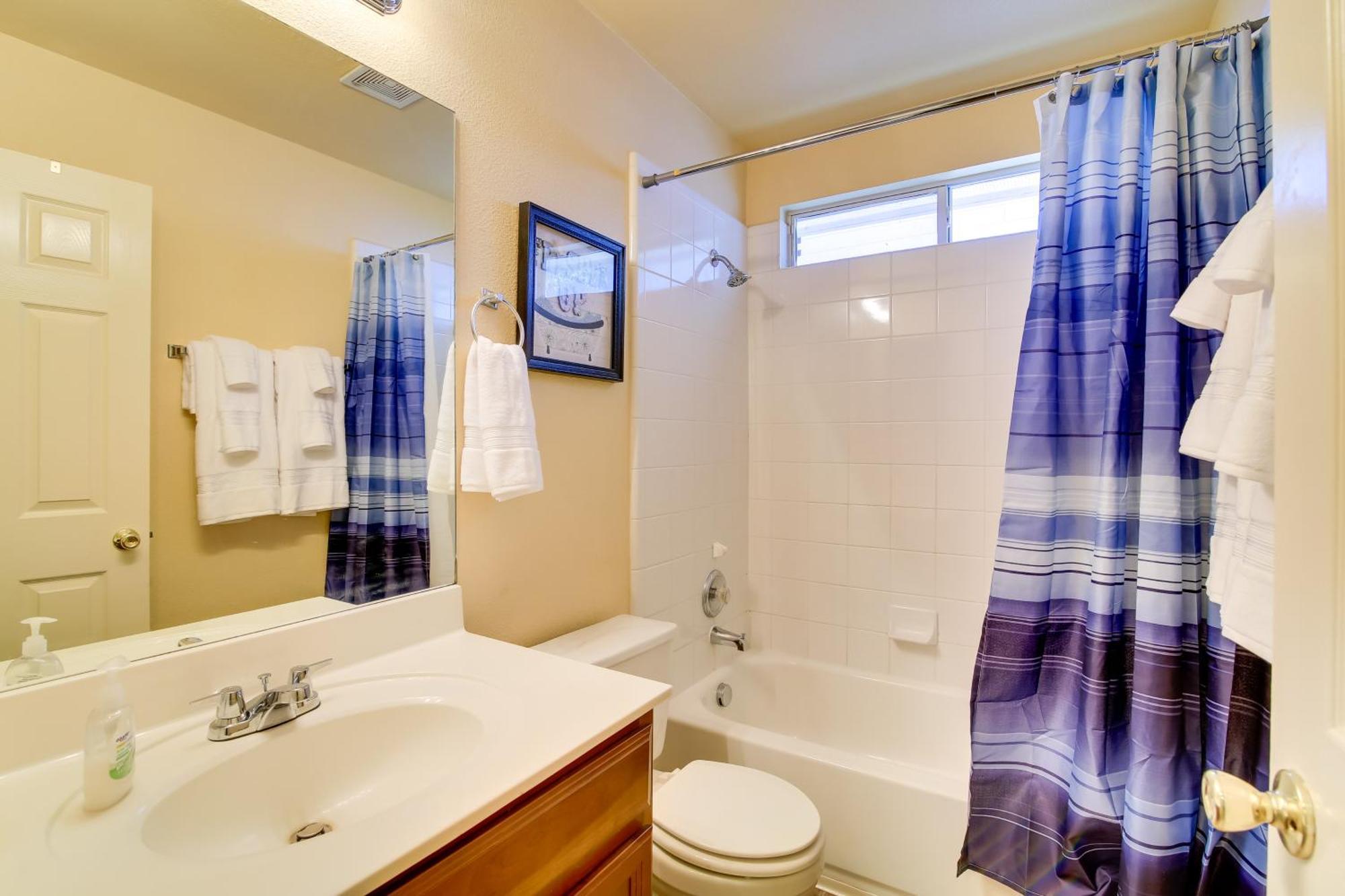 Abode With Yard Less Than 4 Mi To Lackland *