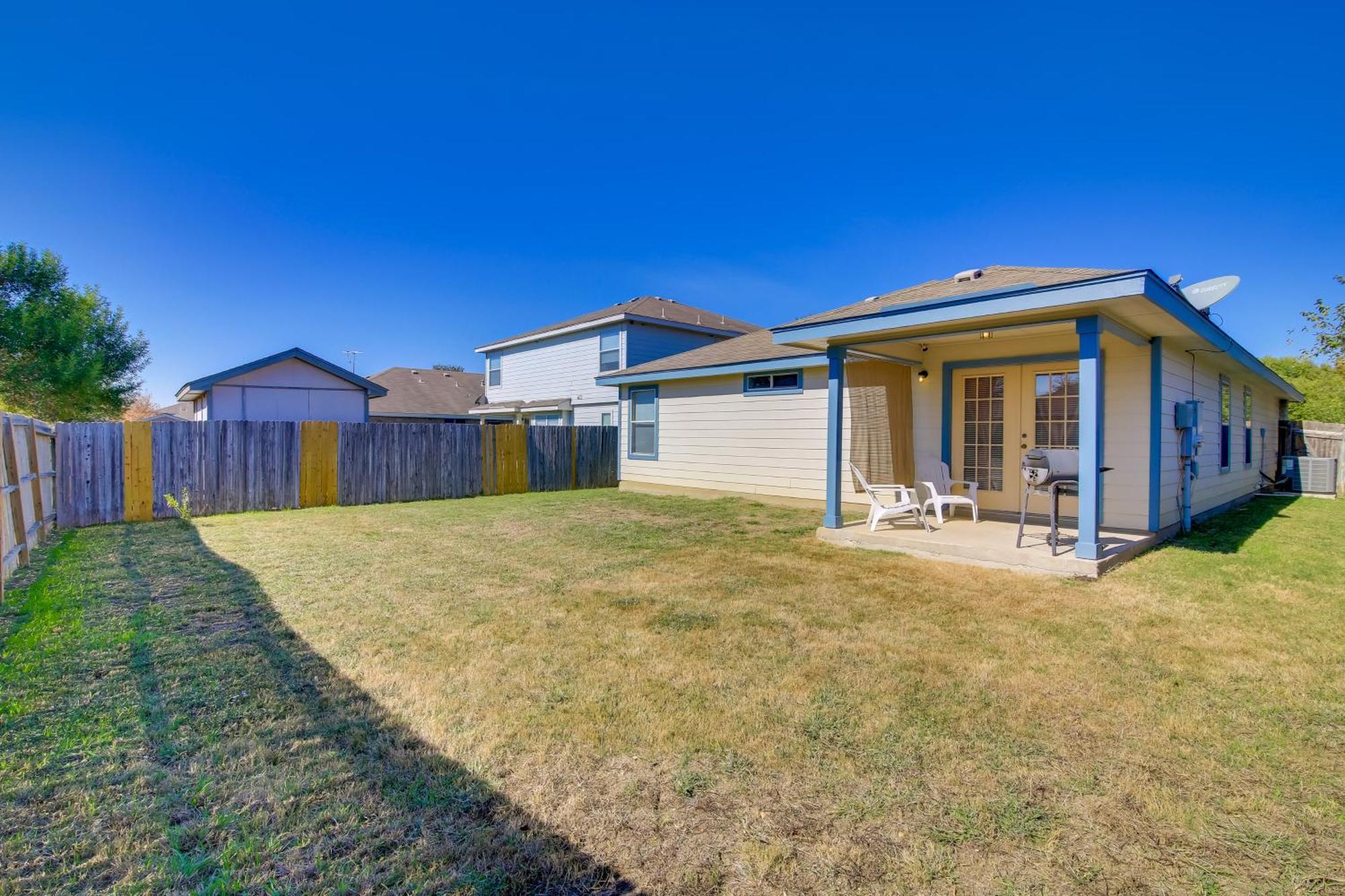 Holiday home Abode With Yard Less Than 4 Mi To Lackland