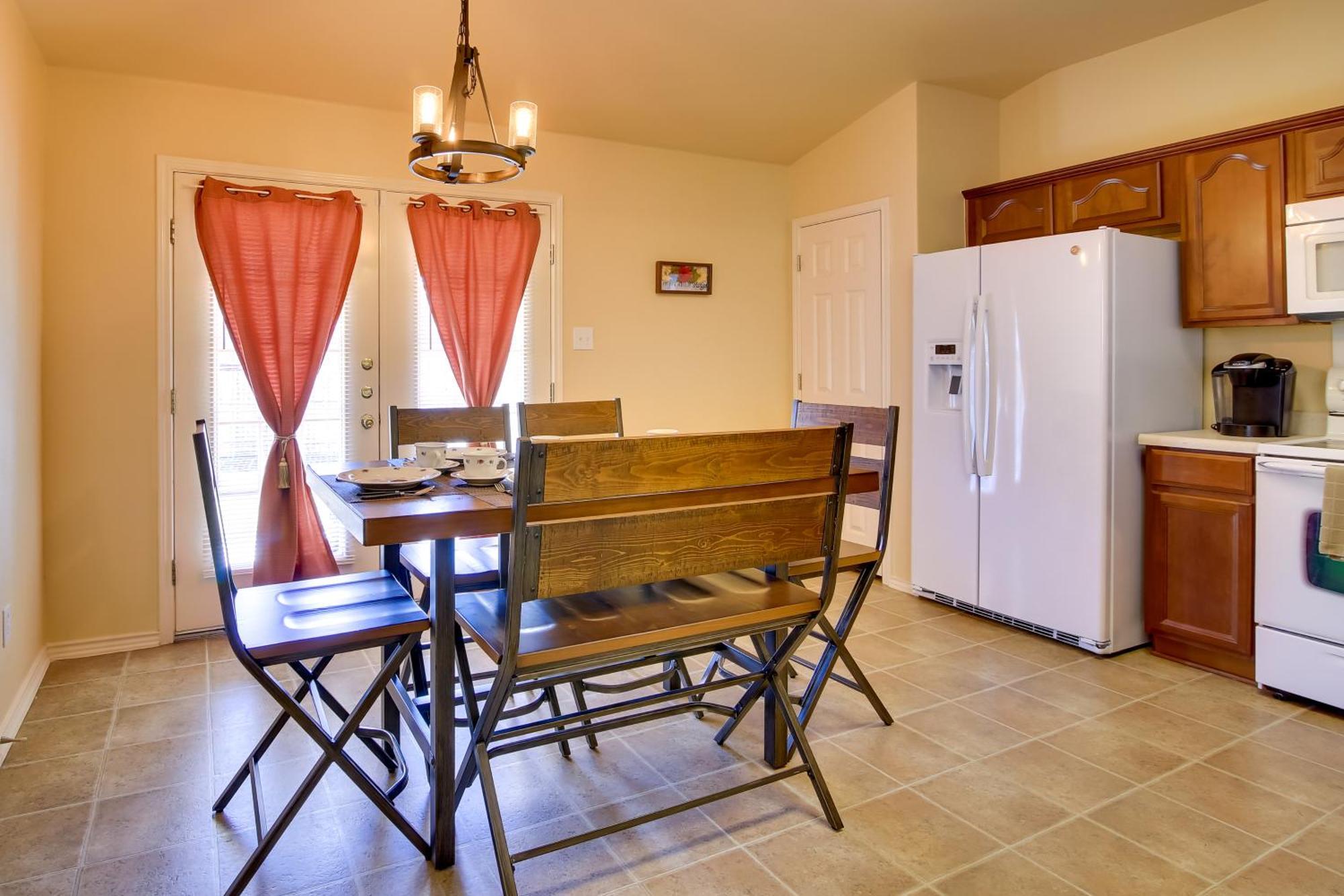 Holiday home Abode With Yard Less Than 4 Mi To Lackland