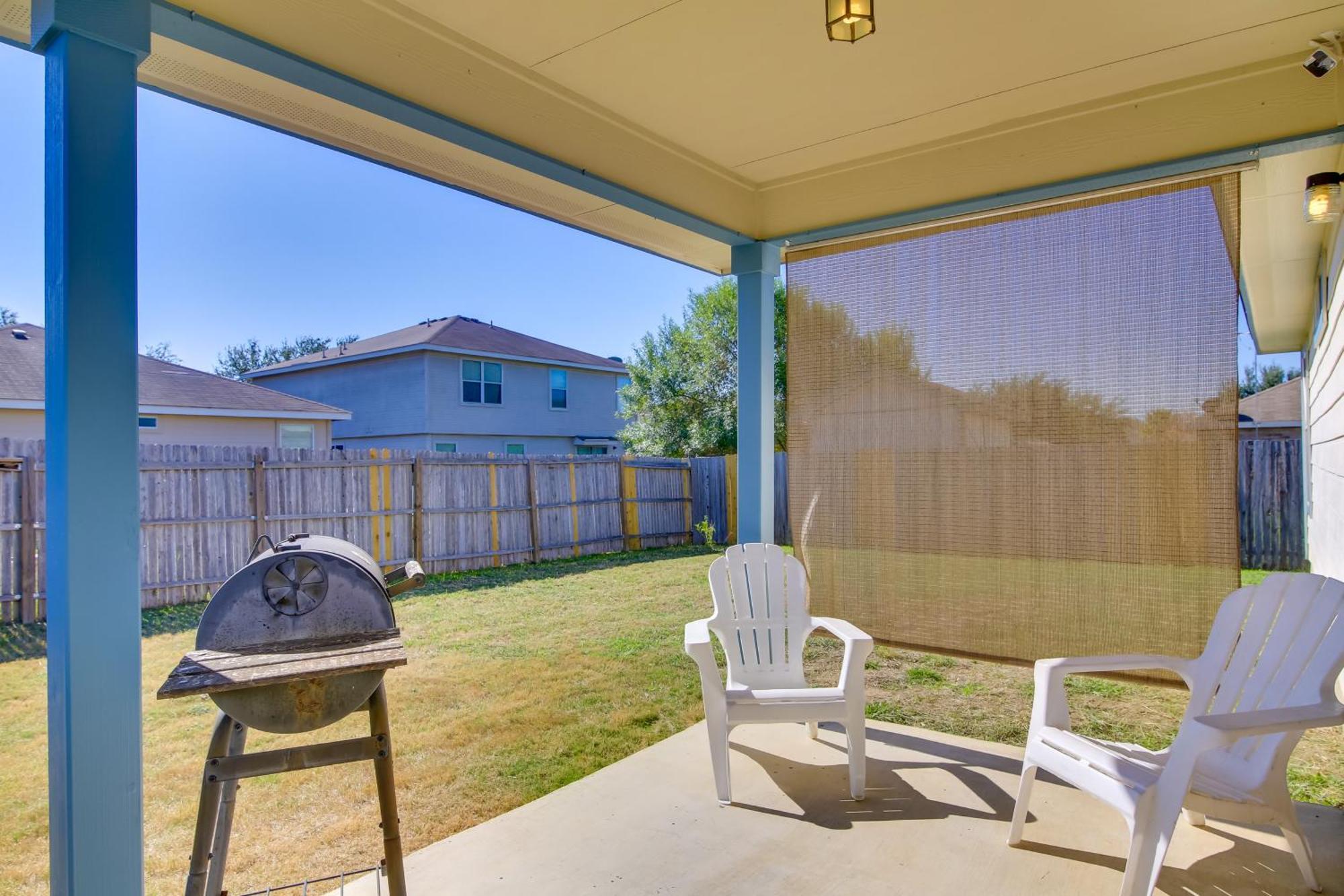 Abode With Yard Less Than 4 Mi To Lackland Holiday home