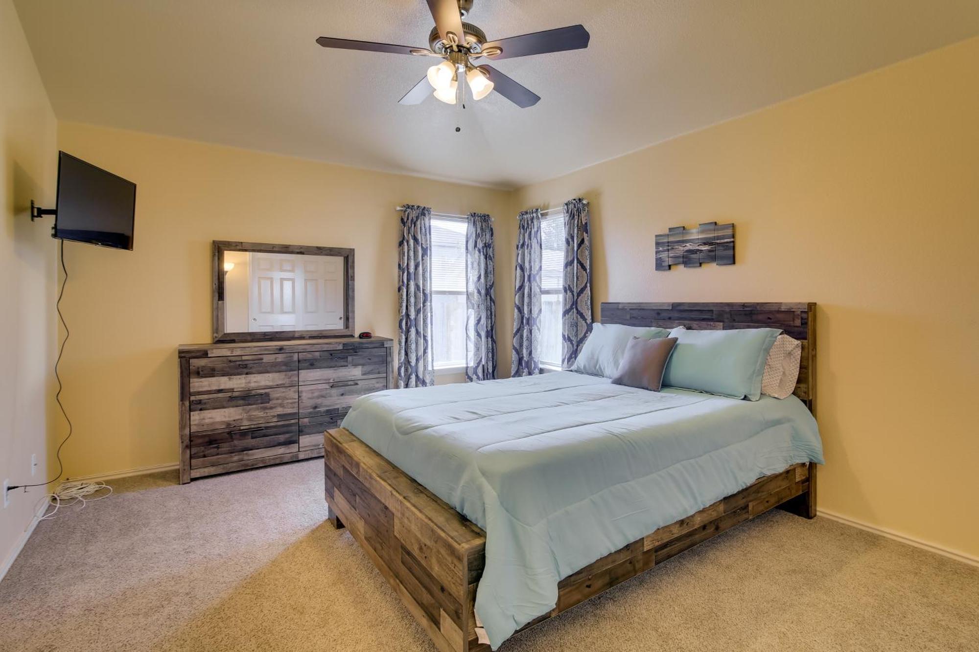 Abode With Yard Less Than 4 Mi To Lackland Holiday home *