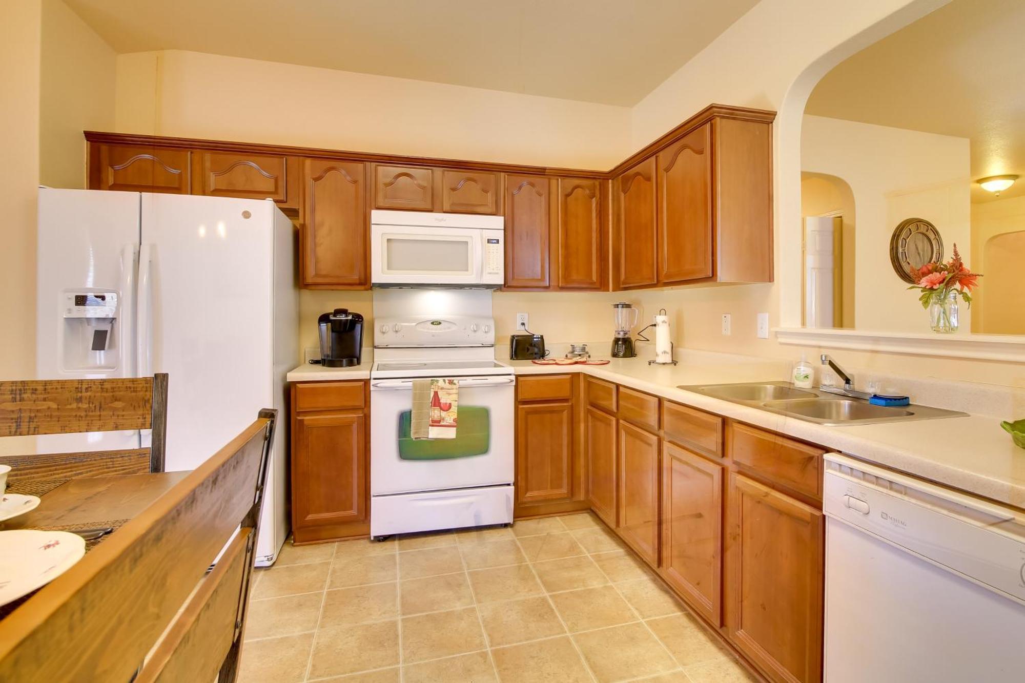 Abode With Yard Less Than 4 Mi To Lackland *