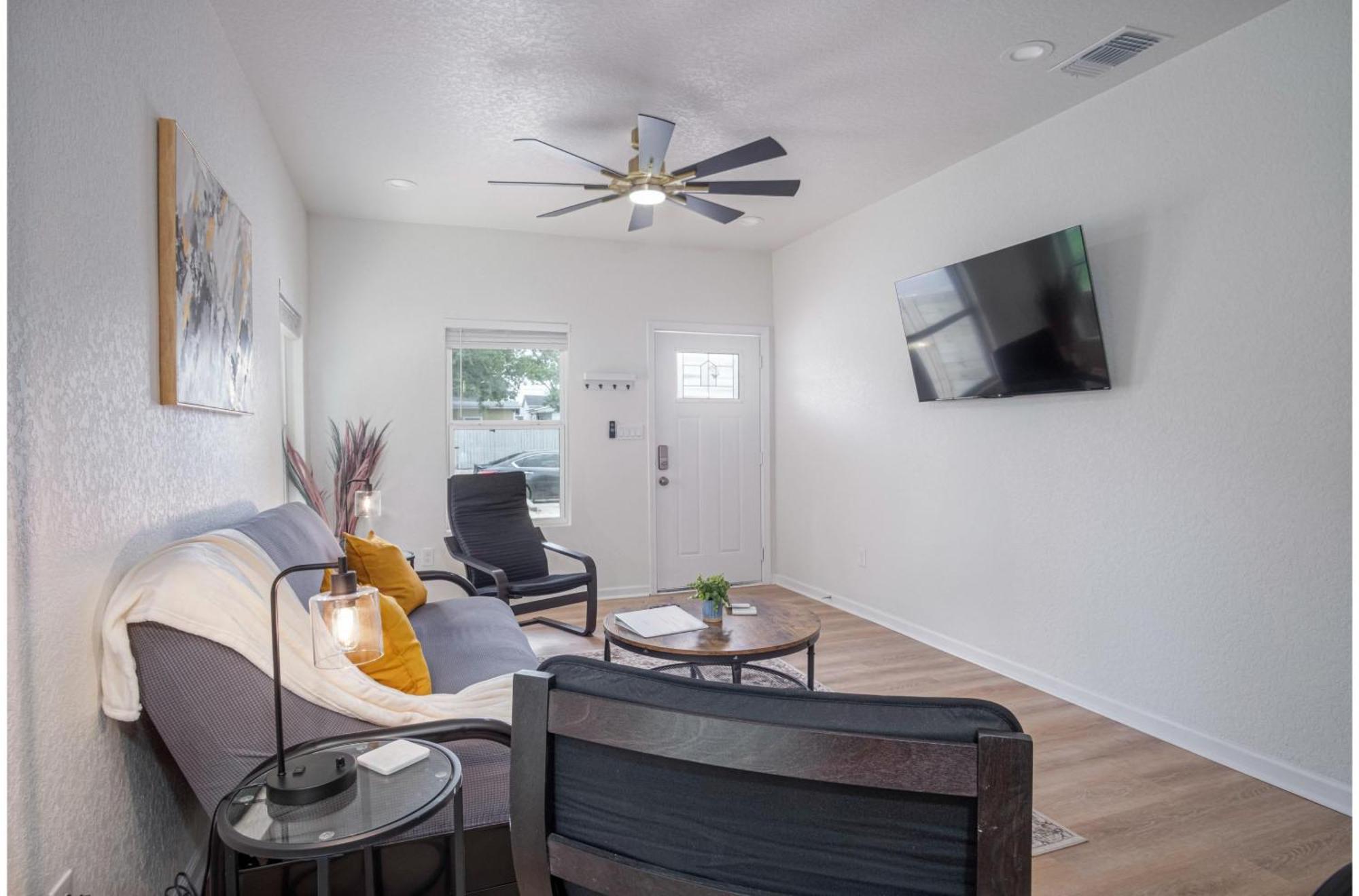 Holiday home Vibrant 4br3ba Oasis Near Happy Downtown