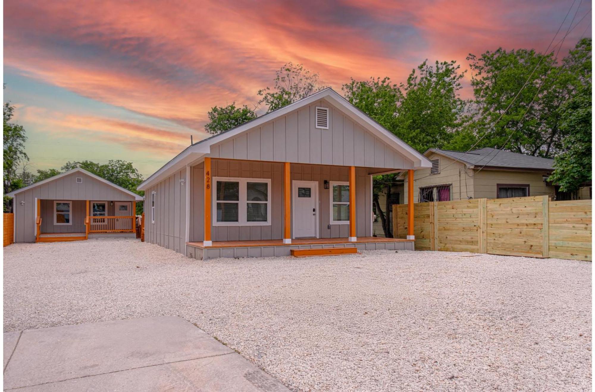 Vibrant 4br3ba Oasis Near Happy Downtown San Antonio