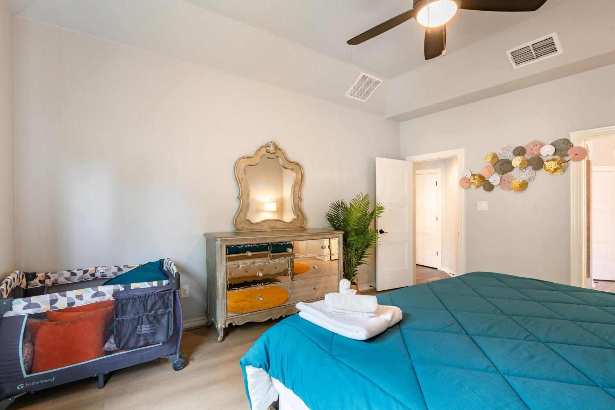 Holiday home Charming 5br Retreat Near Trails & Shops *
