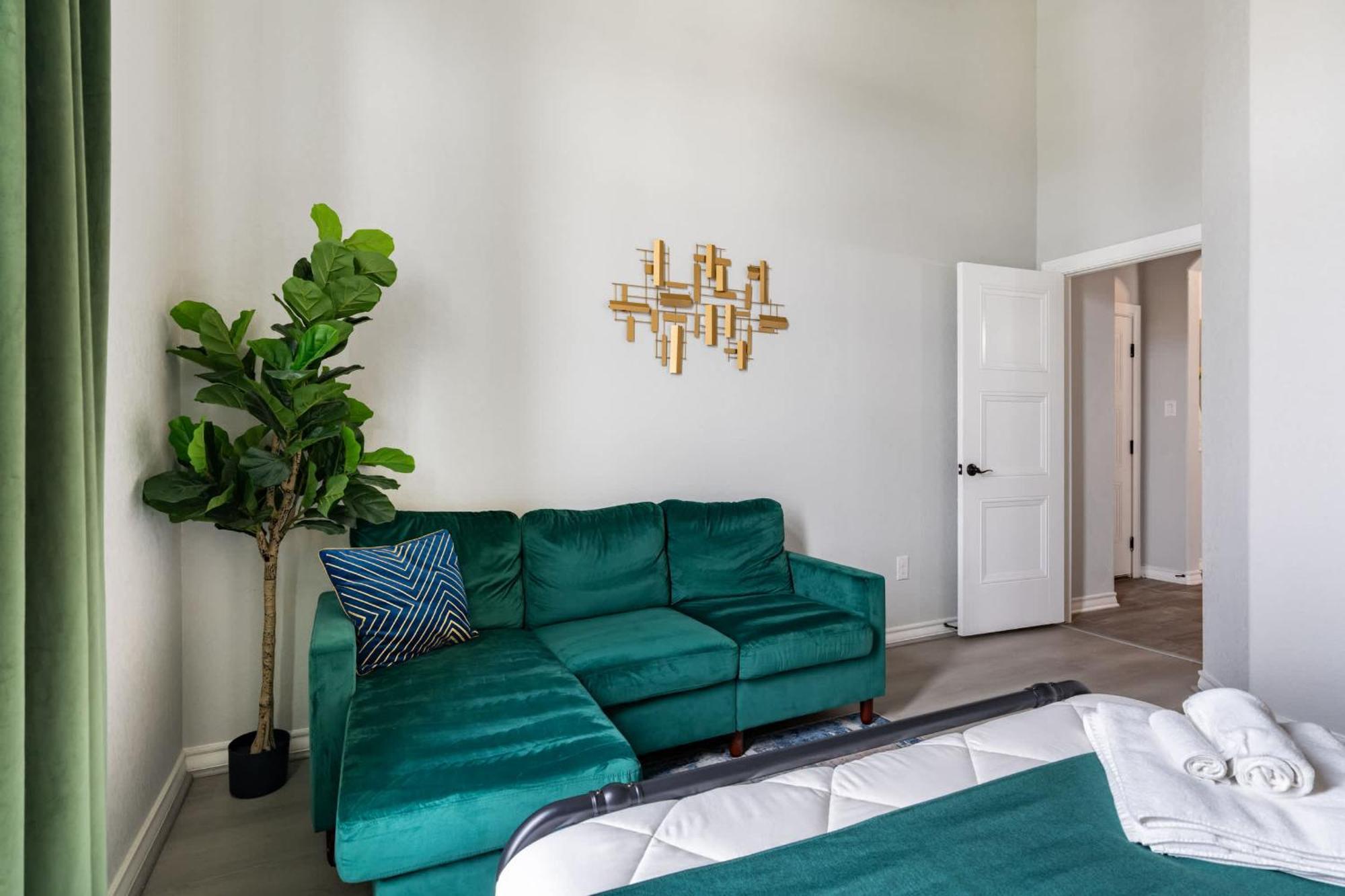 Charming 5br Retreat Near Trails & Shops Holiday home San Antonio