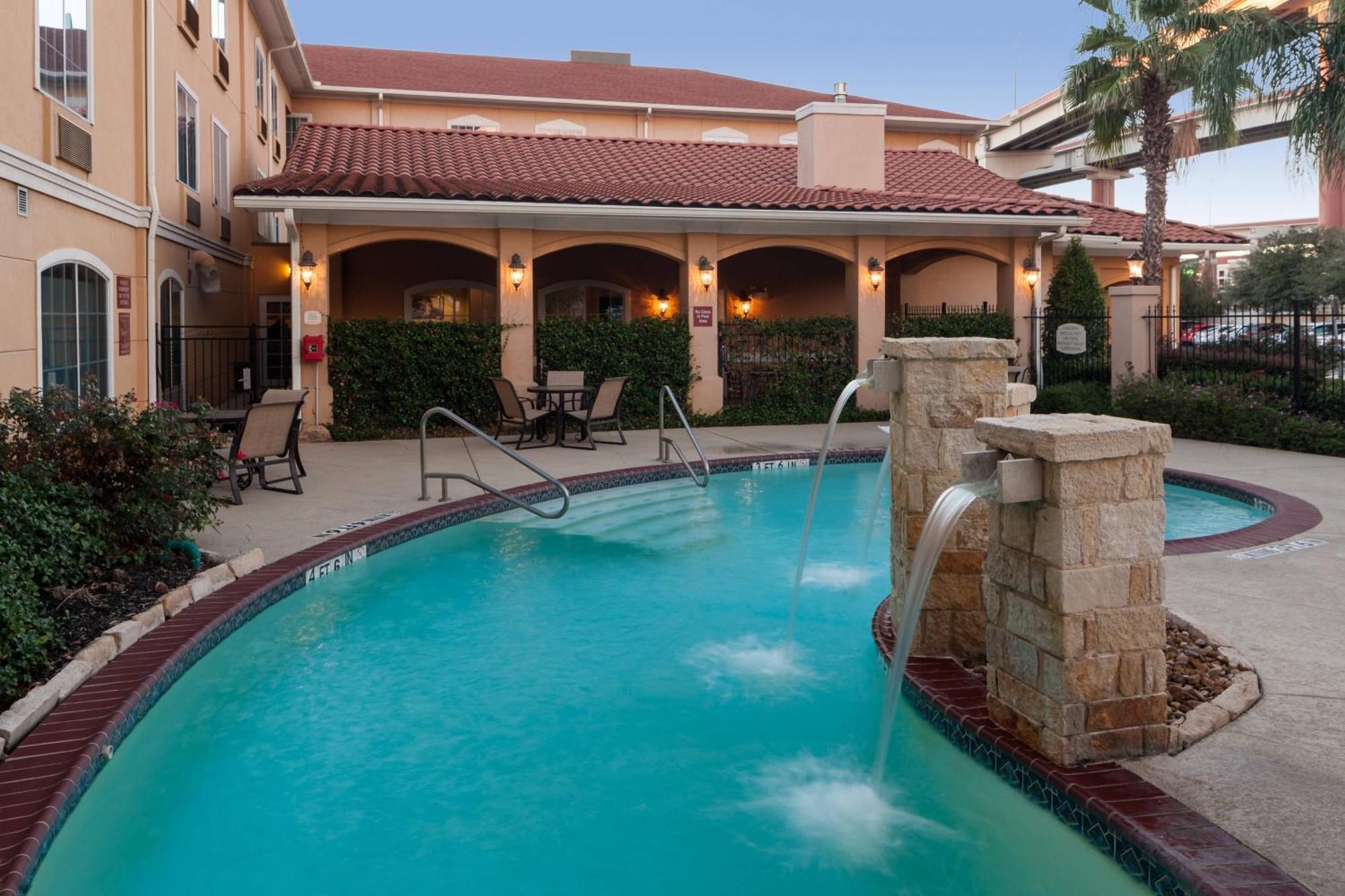Hotel Towneplace By Marriott Airport