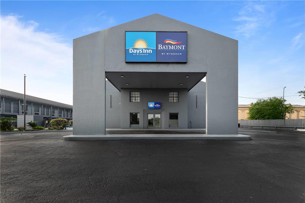 GreenTree Inn San Antonio/Lackland Air Force Base
