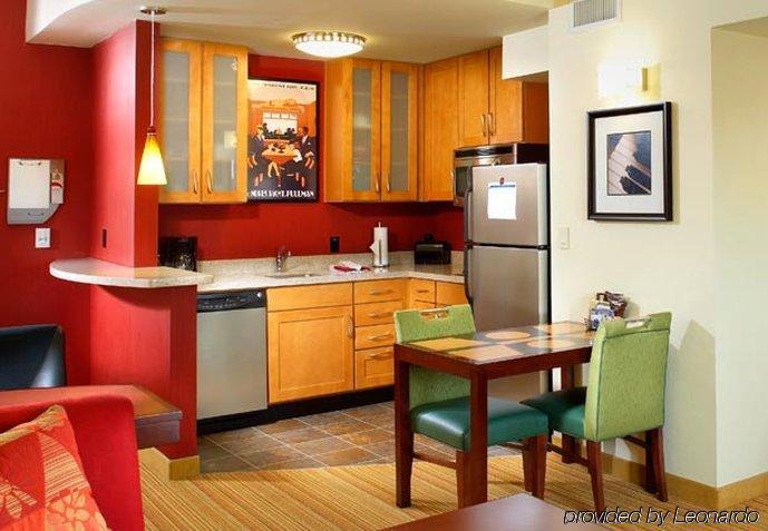 Hotel By Marriott Six Flags At The Rim