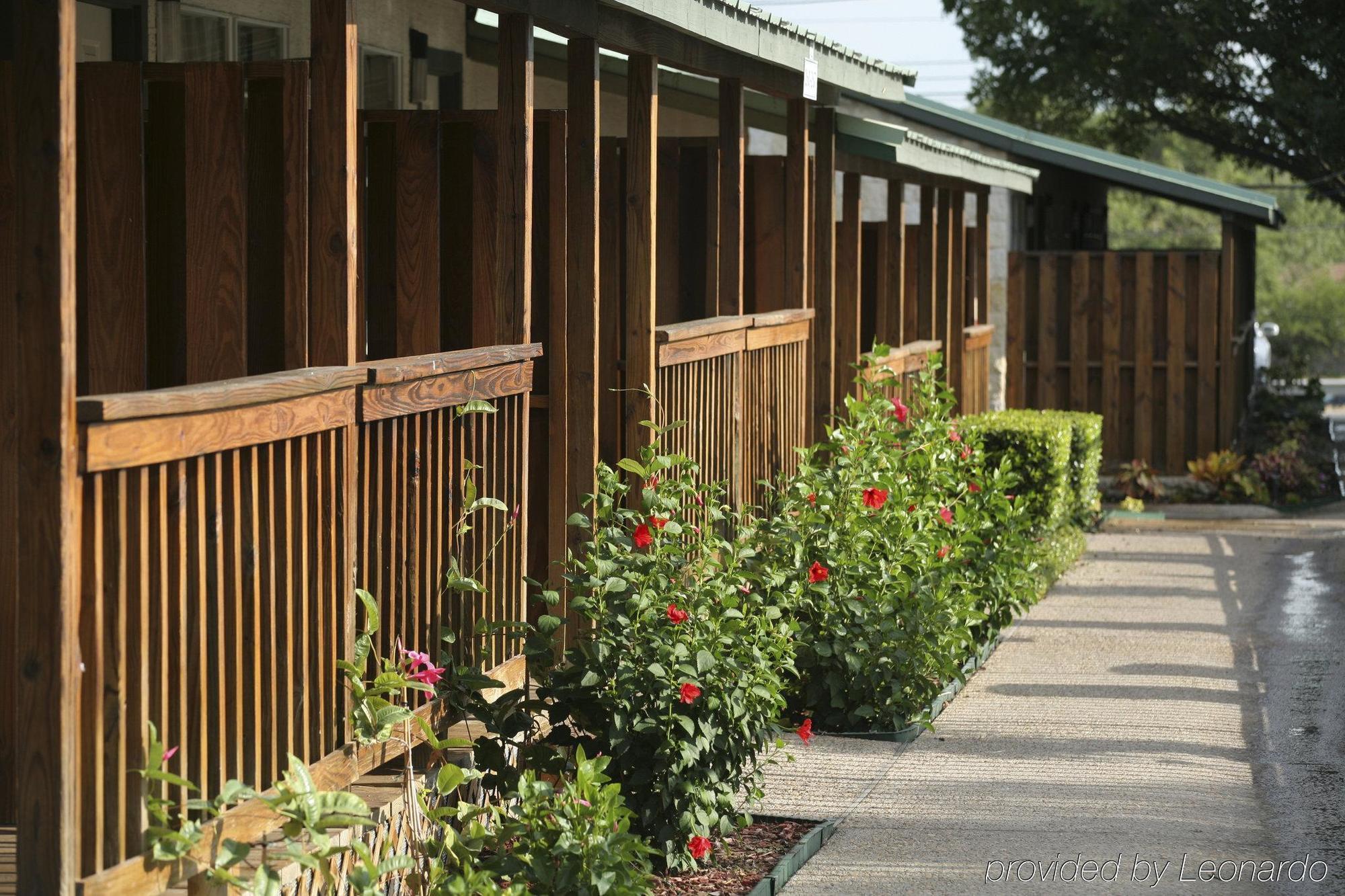 Salado Creek Hotel 3*