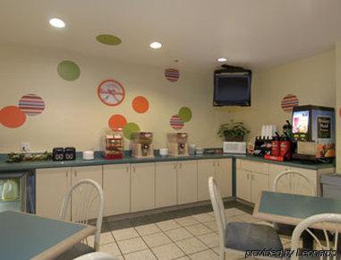 Howard Johnson By Wyndham & San Antonio