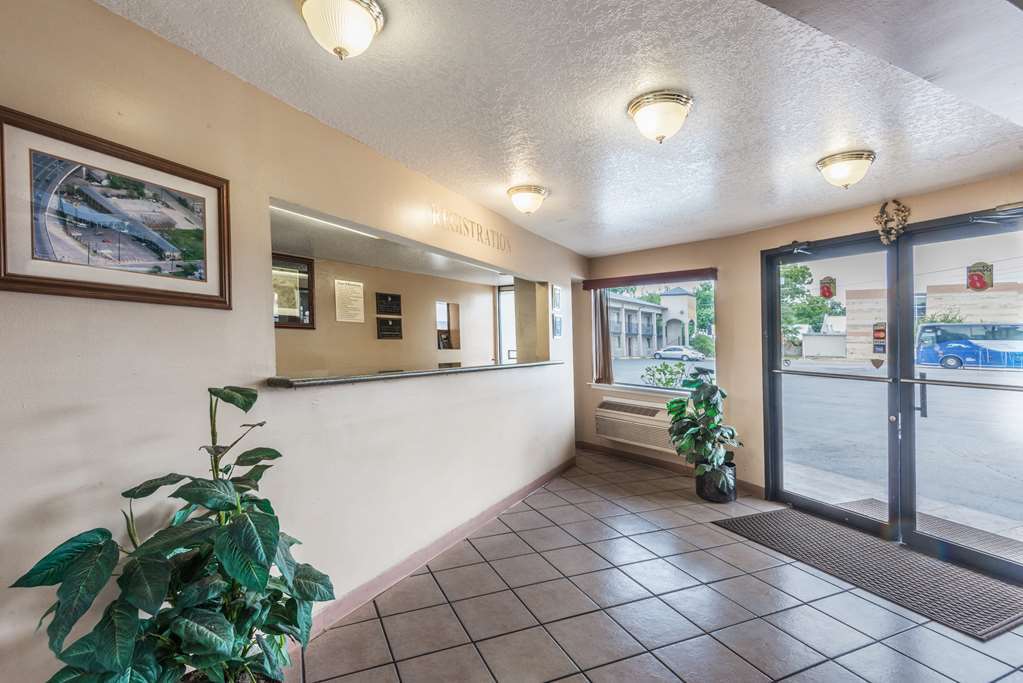 Motel Super 8 By Wyndham Pearl District Downtown San Antonio