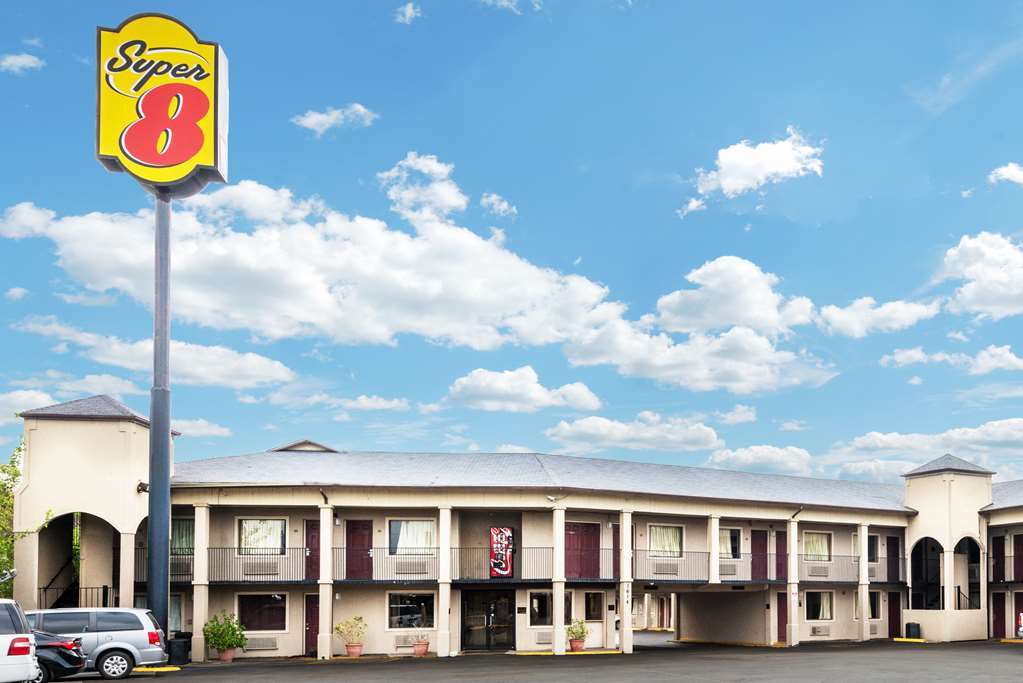 Super 8 By Wyndham Pearl District Downtown San Antonio