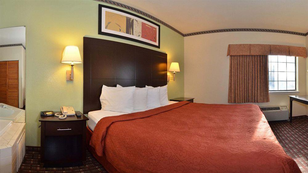 Hotel Quality Near Seaworld - Lackland