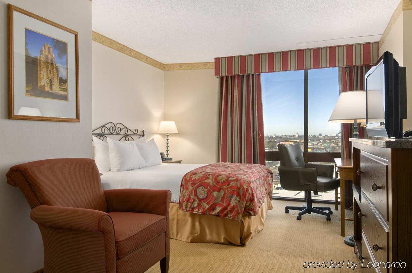 Doubletree By Hilton Airport Hotel 3*