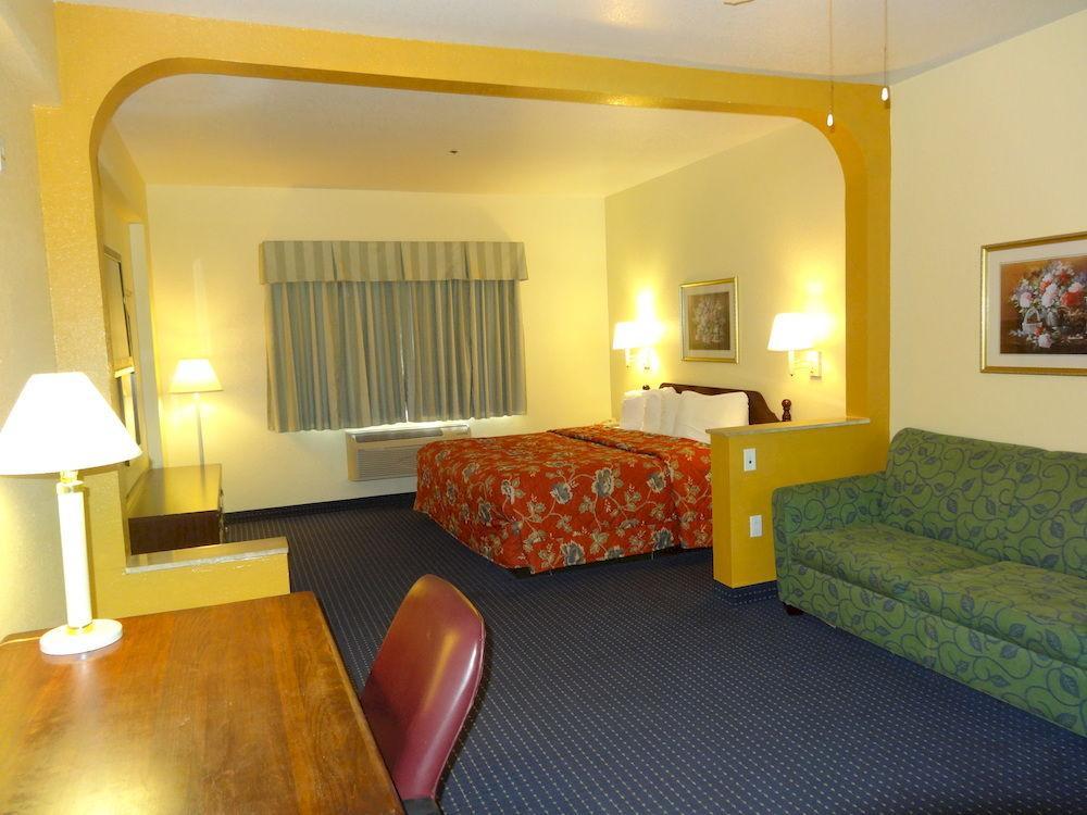 Howard Johnson By Wyndham & Hotel