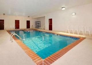 Howard Johnson By Wyndham & Hotel San Antonio