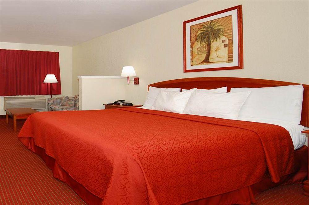 Super 8 By Wyndham At I-10 Motel 2*