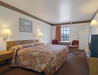 Super 8 By Wyndham At I-10 Motel San Antonio