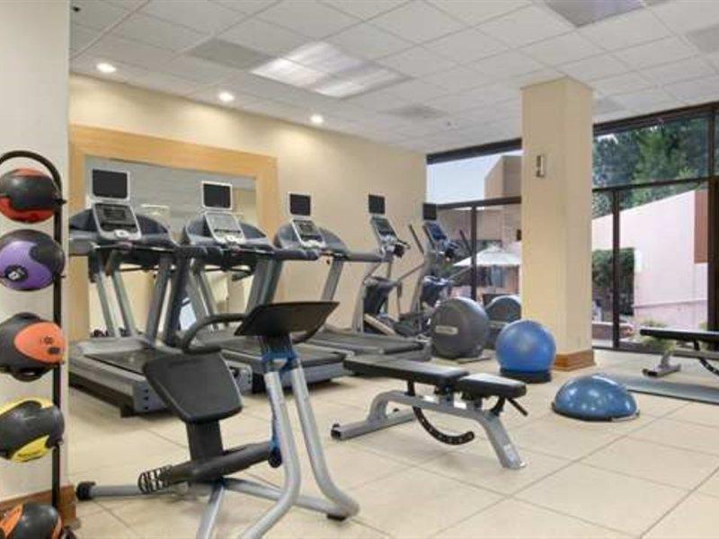 Hotel Doubletree By Hilton Airport 3*