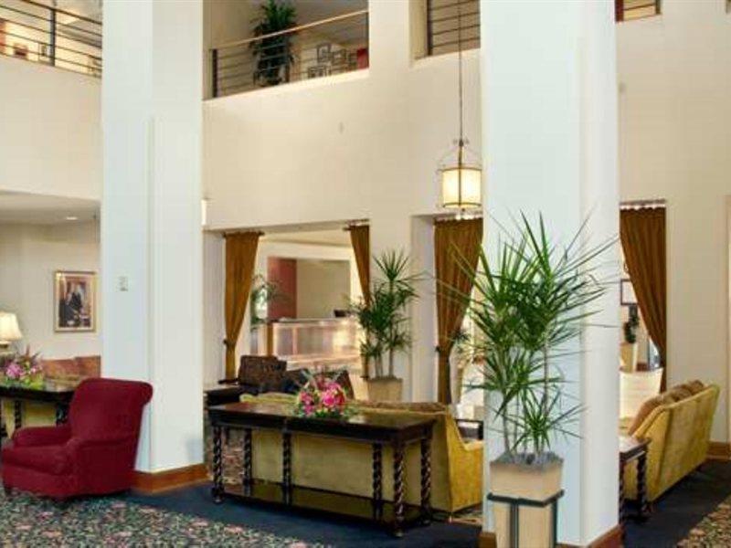 Doubletree By Hilton Airport