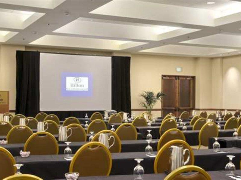 Hotel Doubletree By Hilton Airport 3*