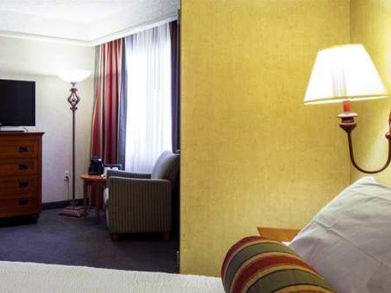 Hotel Embassy Airport San Antonio