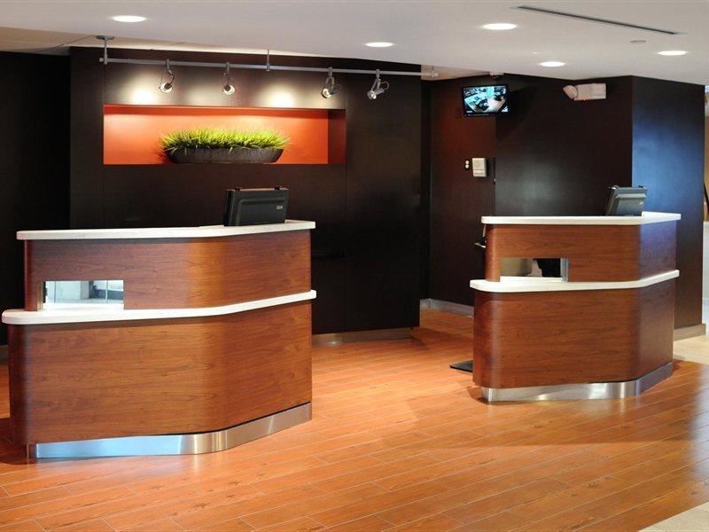 Courtyard By Marriott Downtown