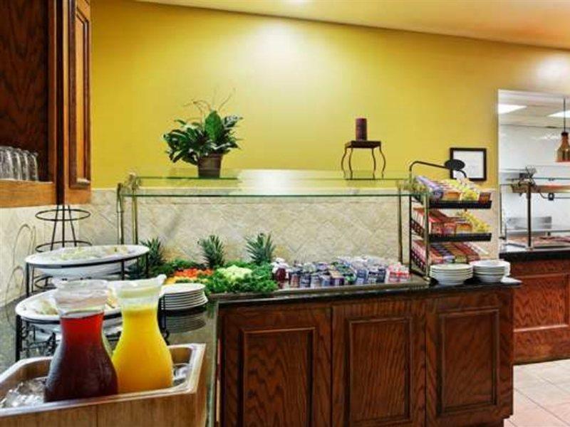 Hotel Hilton Garden Airport 3*