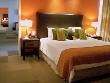 El Tropicano Riverwalk 3*