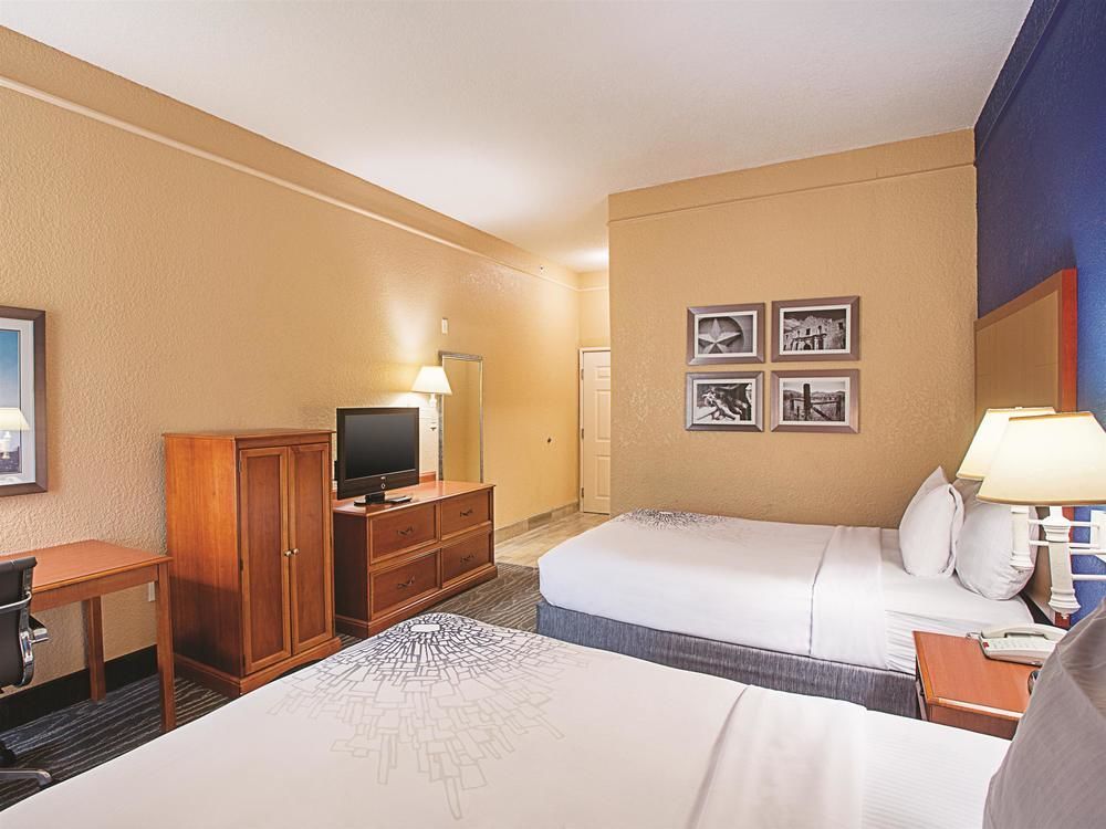 Comfort & Near Six Flags & Medical Center Hotel