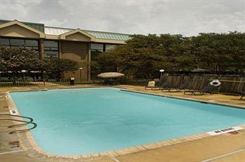 Pear Tree Airport Hotel 2*