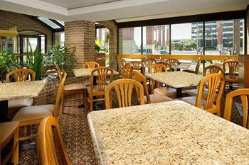 Pear Tree Airport Hotel