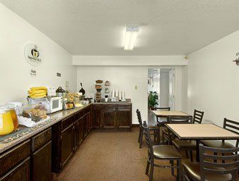Super 8 By Wyndham Pearl District Downtown Motel