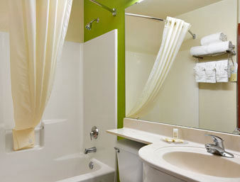 Super 8 By Wyndham Airport North 2*