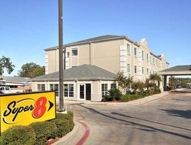 Super 8 By Wyndham San Antonio/alamodome Area