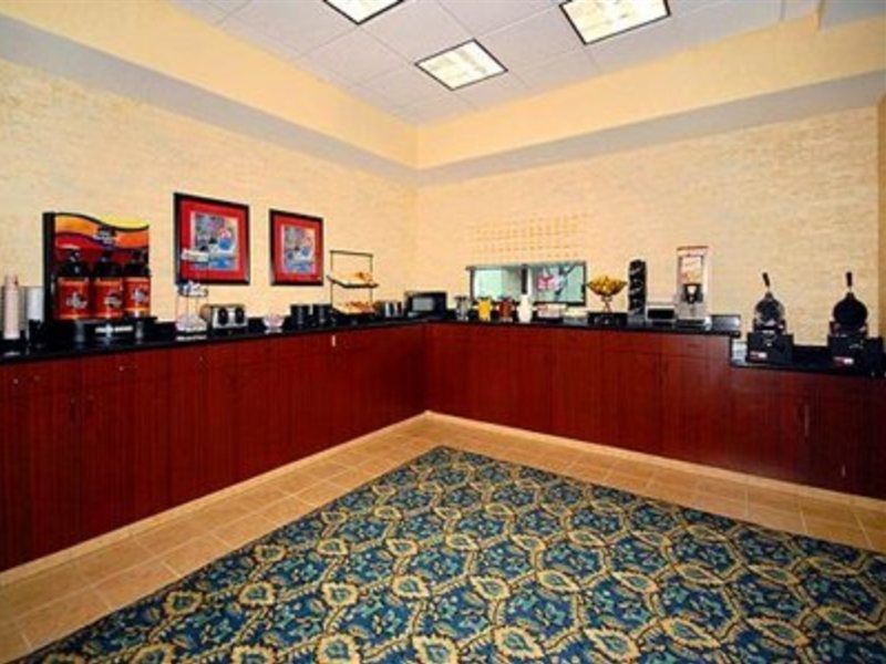 Spark By Hilton Airport Hotel 3*