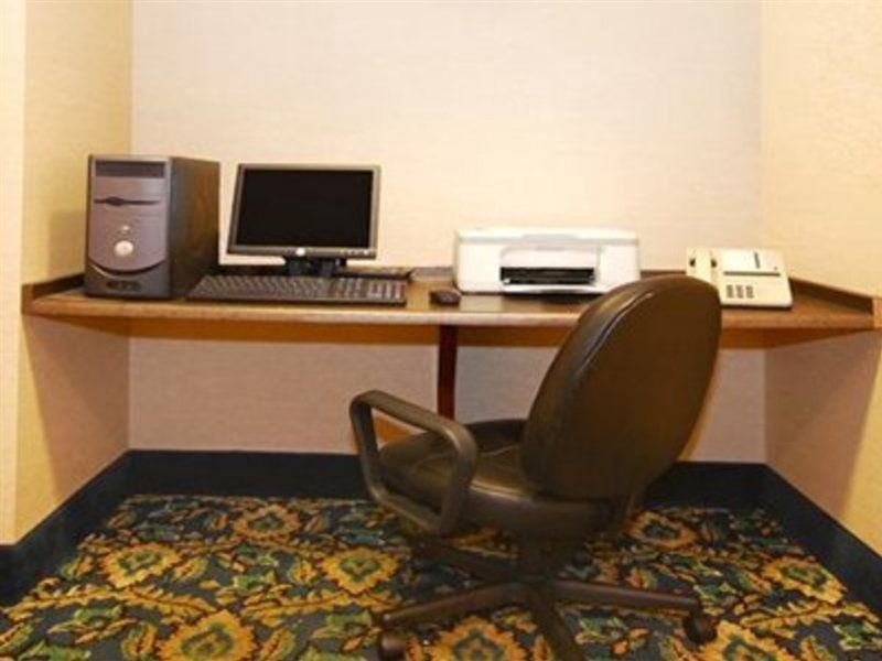 Spark By Hilton Airport 3*