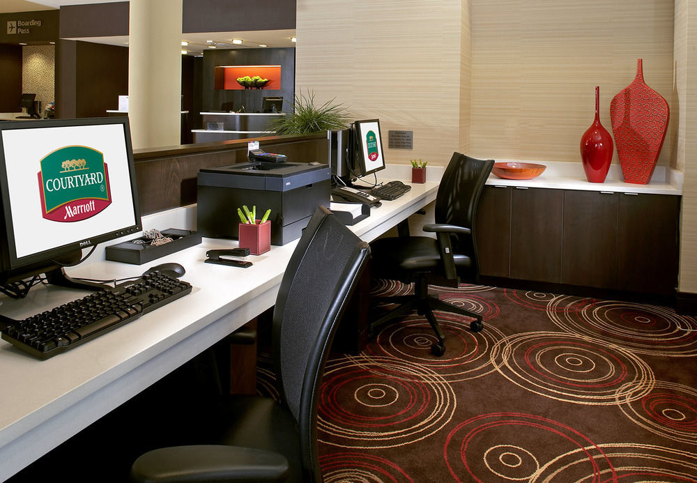 Hotel Courtyard By Marriott Six Flags At The Rim 3*