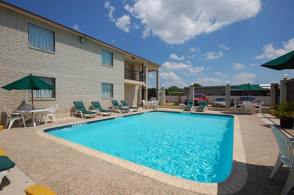 Motel Super 8 By Wyndham At I-10 San Antonio