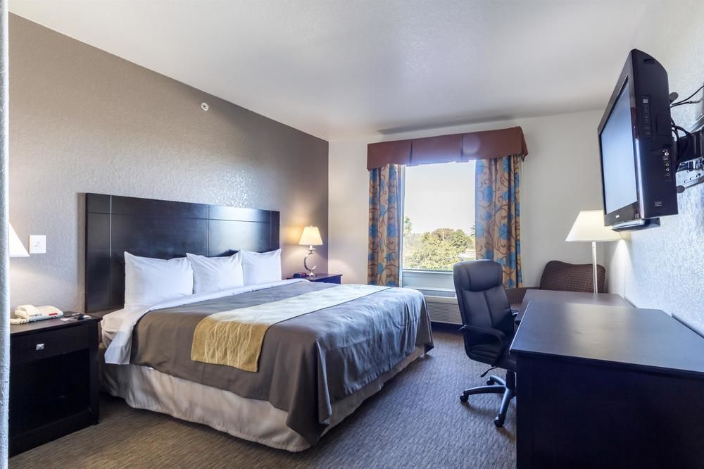 Hotel 6 - East 2*
